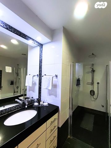 תיירות ונופש, שיכון צנחנים, רמת גן