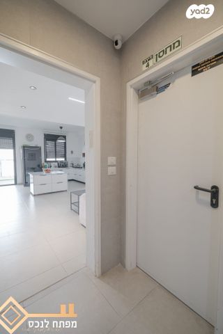 דירה, יהושוע אזולאי, נווה שרון / שער העיר, נתיבות