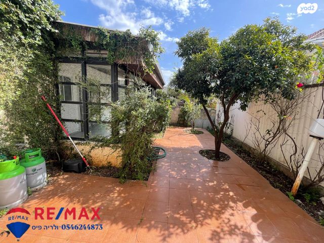 דירת גן, משעול הסביונים, המיסדים, כרמיאל