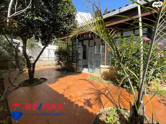 דירת גן, משעול הסביונים, המיסדים, כרמיאל