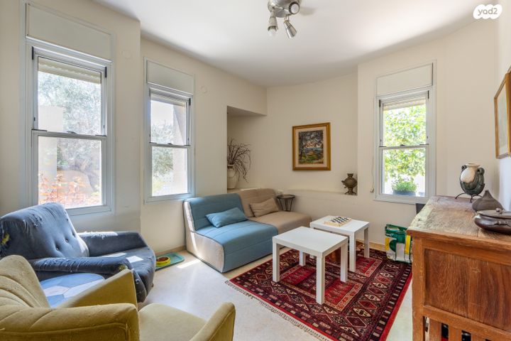 דו משפחתי, תל מונד