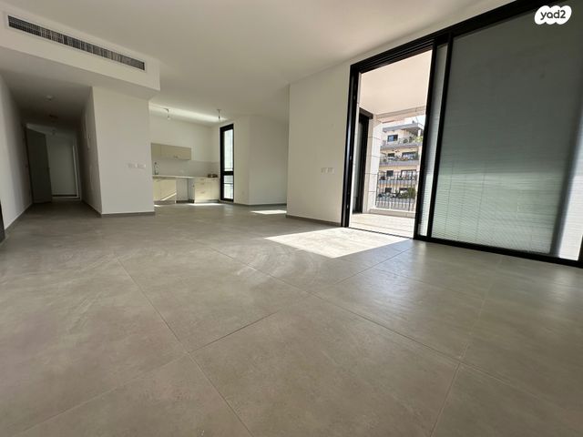 דירה, בני אמדורסקי, נווה זמר, רעננה