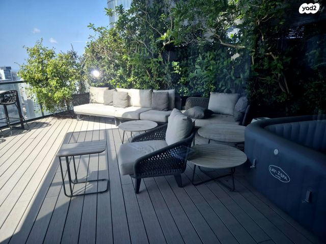 גג/ פנטהאוז, אריאל שרון 4, סיטי, גבעתיים