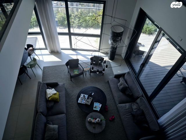 גג/ פנטהאוז, אריאל שרון 4, סיטי, גבעתיים