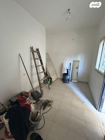 דירת גן, הרצליה, חיפה