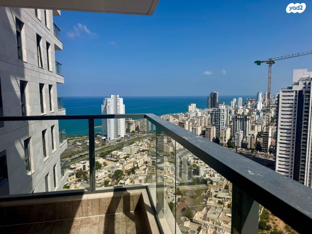 דירה, אמנון ליפקין שחק, נוף הטיילת, נתניה