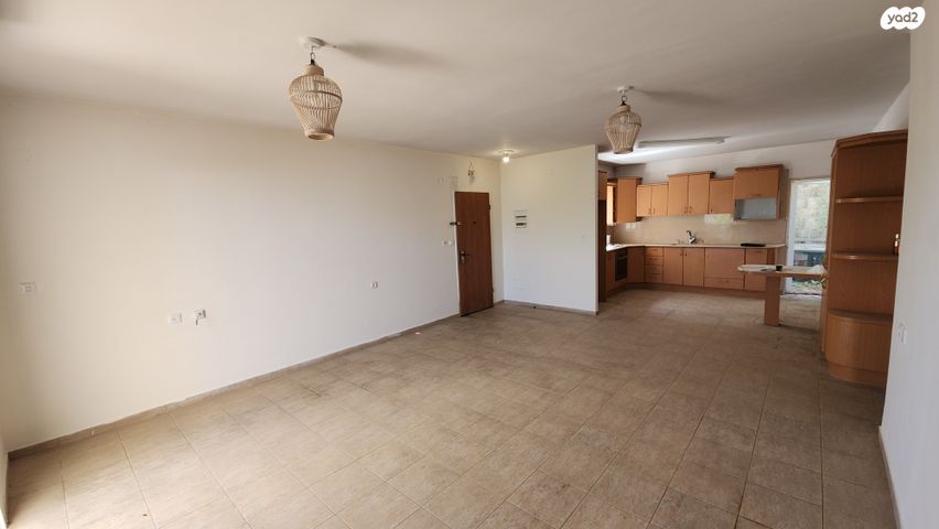 דירת גן, אורנית