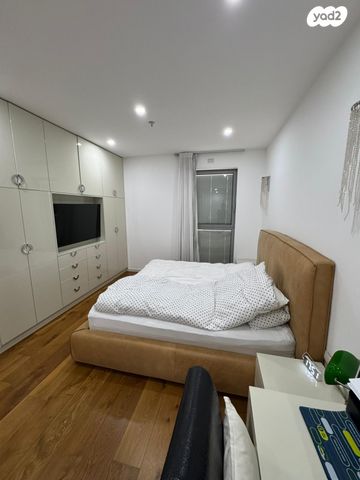 ניסים אלוני 3