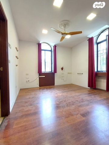 דופלקס, יהושע בן נון, המושבה היוונית, ירושלים