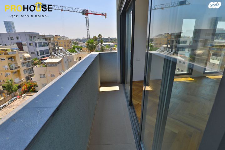 גג/ פנטהאוז, הרב יצחק ידידיה פרנקל, תל אביב יפו