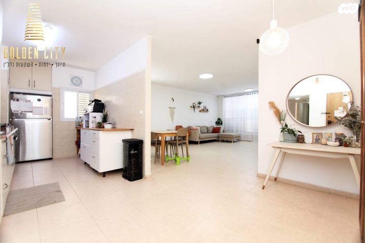 דירה, הרב שמעון גבאי, נתניה