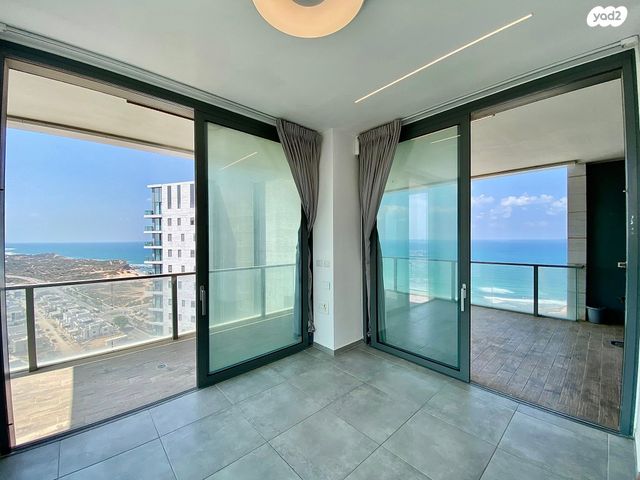 דירה, שדרות רחבעם זאבי 13, גבעת אולגה, חדרה