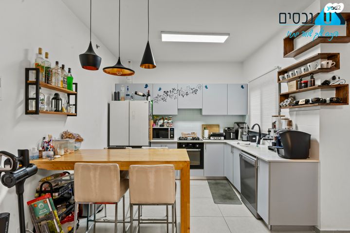 דירה, יגאל ידין, המגינים, מודיעין מכבים רעות