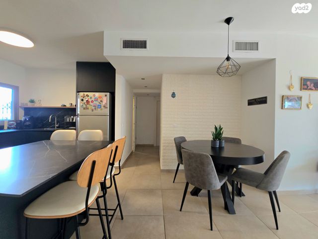 שושנת העמקים 52