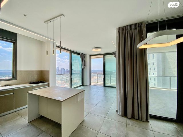 דירה, שדרות רחבעם זאבי 13, גבעת אולגה, חדרה