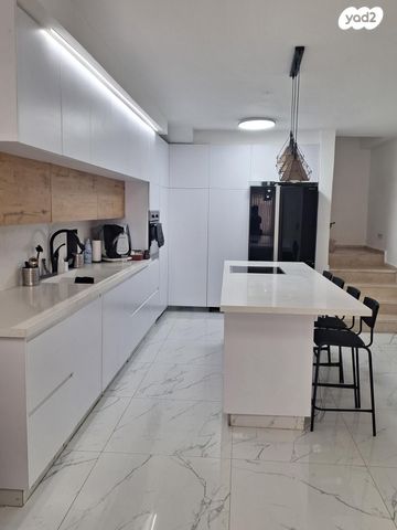 דו משפחתי, המצדים, המצדים, מעלה אדומים