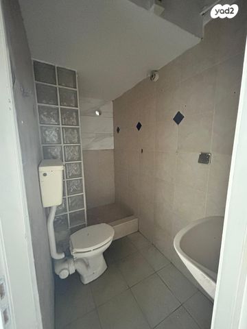 דירת גן, הרצליה, חיפה