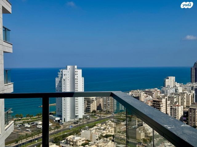 אמנון ליפקין שחק 