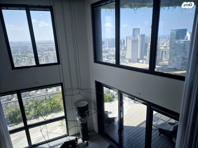 גג/ פנטהאוז, אריאל שרון 4, סיטי, גבעתיים