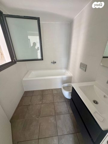 דירה, אמנון ליפקין שחק, נוף הטיילת, נתניה