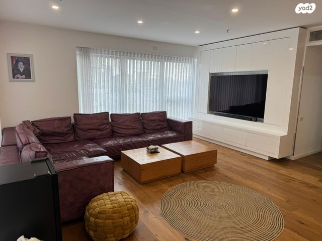 ניסים אלוני 3