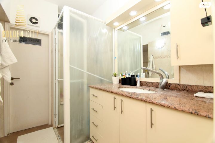 דירה, הרב שמעון גבאי, נתניה