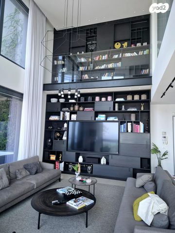 גג/ פנטהאוז, אריאל שרון 4, סיטי, גבעתיים