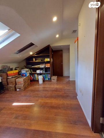 דופלקס, יהושע בן נון, המושבה היוונית, ירושלים