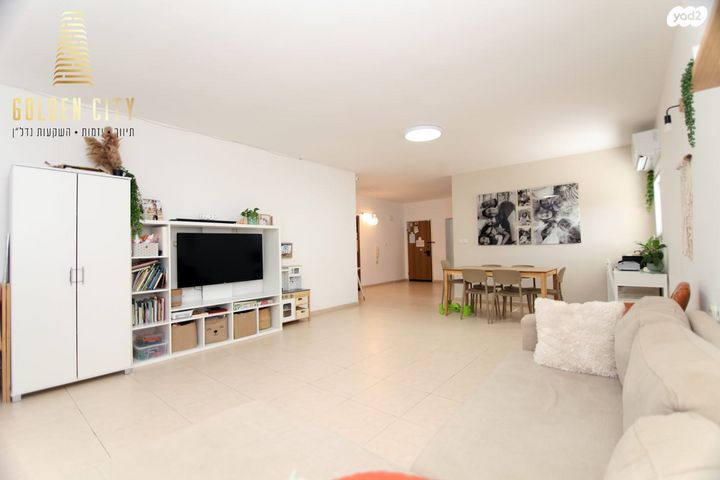 דירה, הרב שמעון גבאי, נתניה