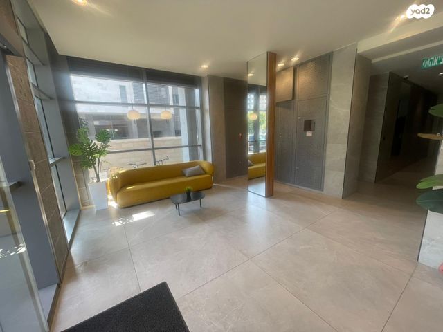 דירה, גדעון האוזנר, גליל ים (מתחם הכוכבים), הרצליה