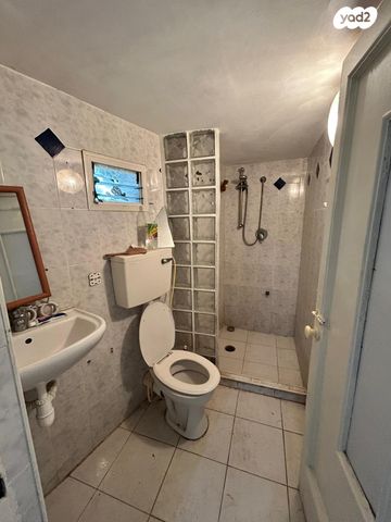 דירת גן, הרצליה, חיפה