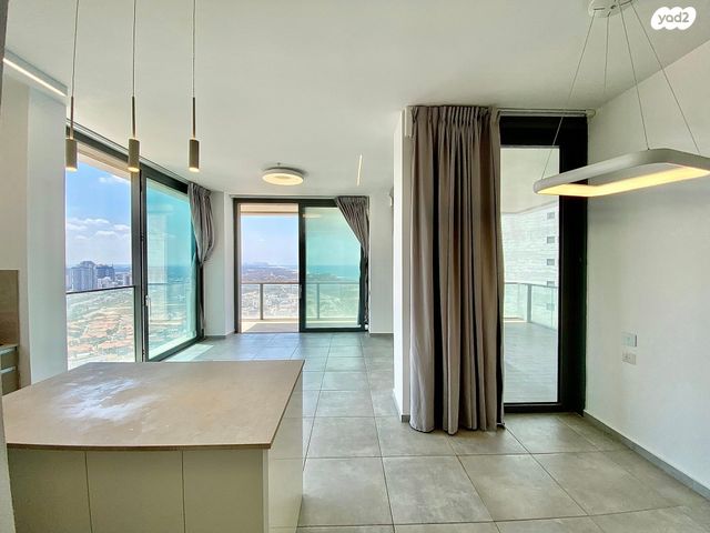 דירה, שדרות רחבעם זאבי 13, גבעת אולגה, חדרה