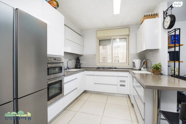 דירה, עמנואל זיסמן, חומת שמואל, הר חומה, ירושלים