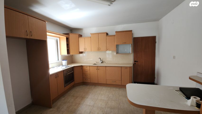 דירת גן, אורנית