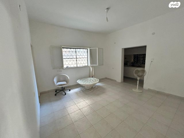 דירת גן, הרצליה, חיפה