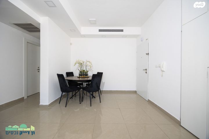 דירה, יצחק רפאל, חומת שמואל, הר חומה, ירושלים