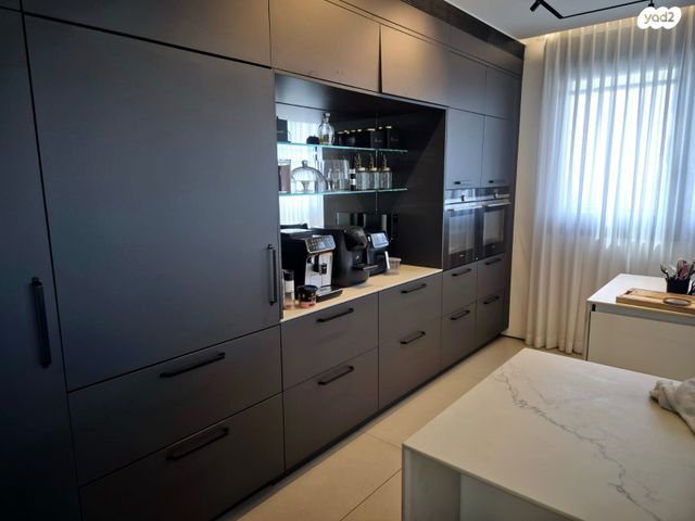 גג/ פנטהאוז, אריאל שרון 4, סיטי, גבעתיים