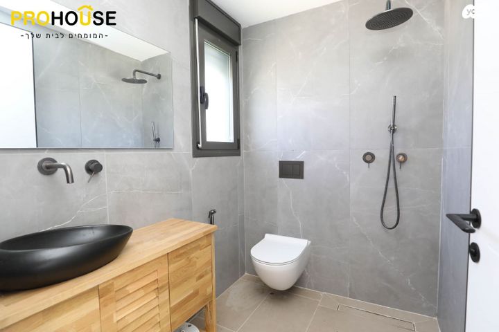 גג/ פנטהאוז, הרב יצחק ידידיה פרנקל, תל אביב יפו