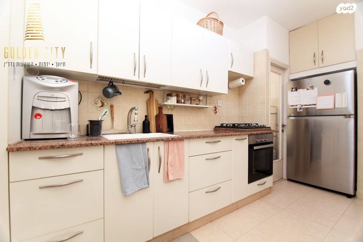 דירה, הרב שמעון גבאי, נתניה