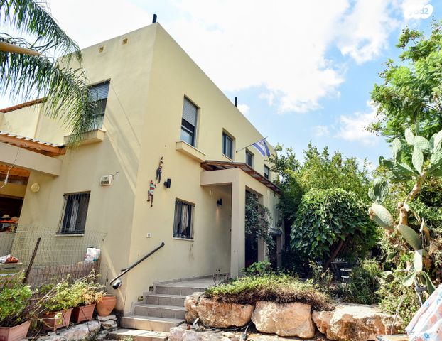 דו משפחתי, ד"ר אבא אחימאיר 32, רשפים, גדרה