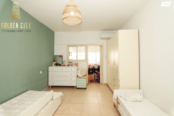 דירה, הרב שמעון גבאי, נתניה