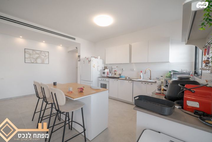 דירה, אריאל שרון, נווה שרון / שער העיר, נתיבות