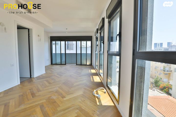 גג/ פנטהאוז, הרב יצחק ידידיה פרנקל, תל אביב יפו