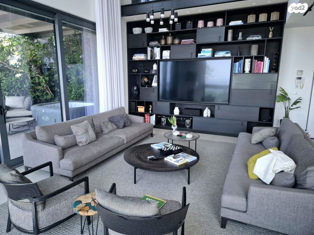 גג/ פנטהאוז, אריאל שרון 4, סיטי, גבעתיים