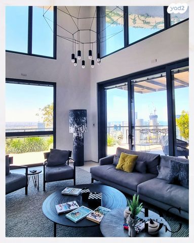 גג/ פנטהאוז, אריאל שרון 4, סיטי, גבעתיים