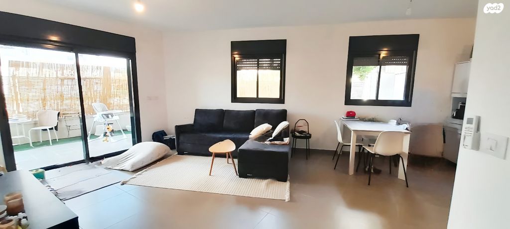 דירת גן, חיים הרצוג, גדרה הצעירה, גדרה