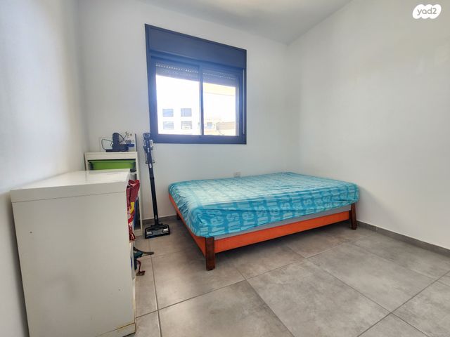 דירה, אבני חן, חריש