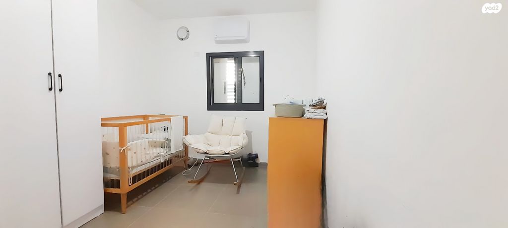 דירת גן, חיים הרצוג, גדרה הצעירה, גדרה