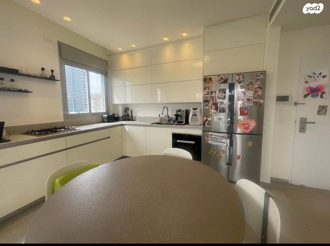 דירה, הרצליה