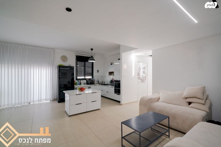 דירה, יהושוע אזולאי, נווה שרון / שער העיר, נתיבות